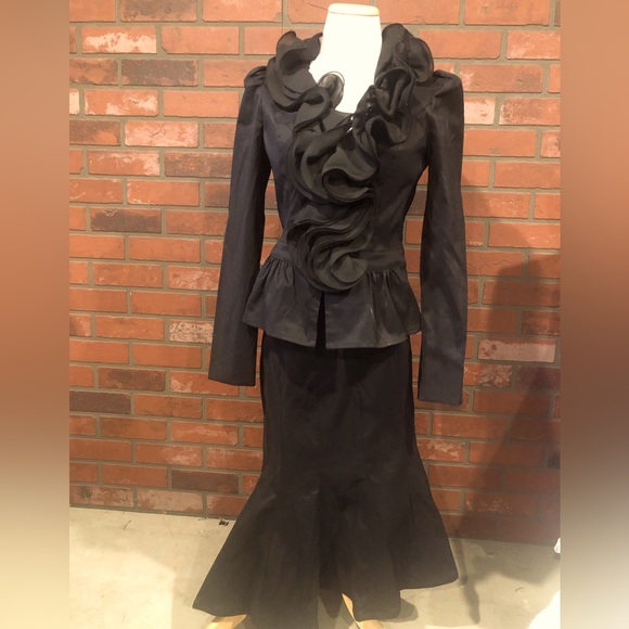 Size medium black Cartise suit - Picture 1 of 5